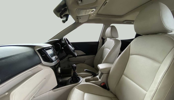 2021 Mahindra XUV300 1.2 W8 OPT, Petrol, Manual, 30,981 km, Right Side Front Door Cabin