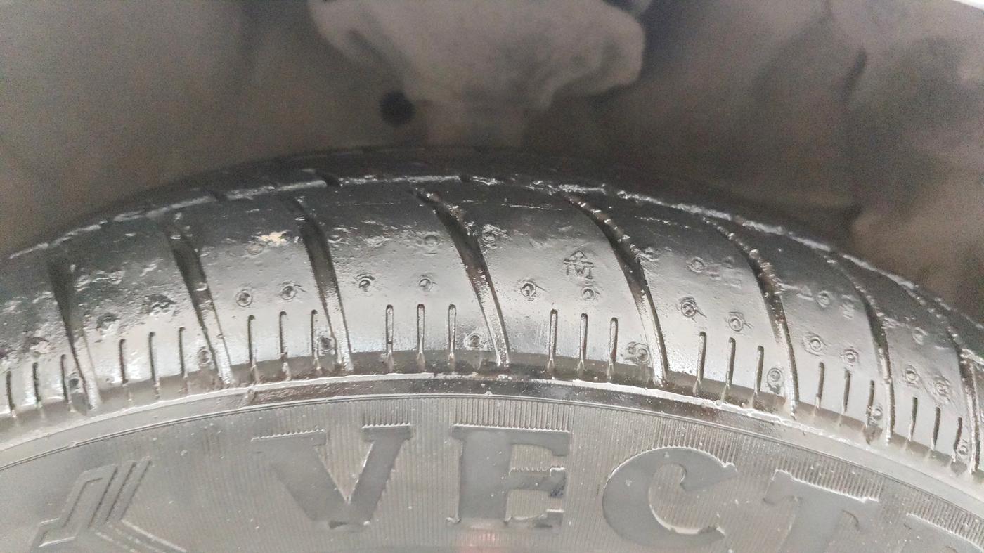 2016 Maruti Celerio VXI AMT, Petrol, Automatic, 18,287 km, Right Front Tyre Tread