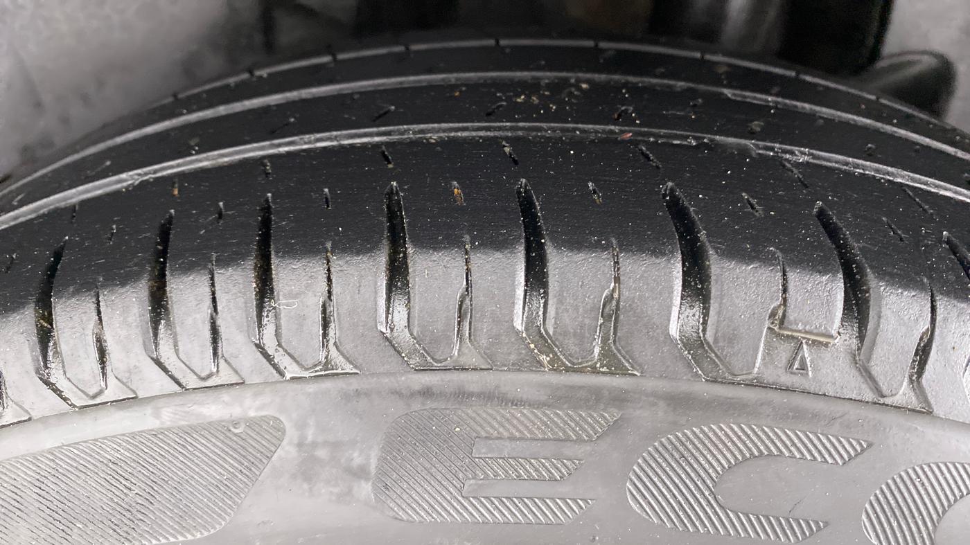 2019 Maruti Swift VXI D, Petrol, Manual, 33,134 km, Left Rear Tyre Tread