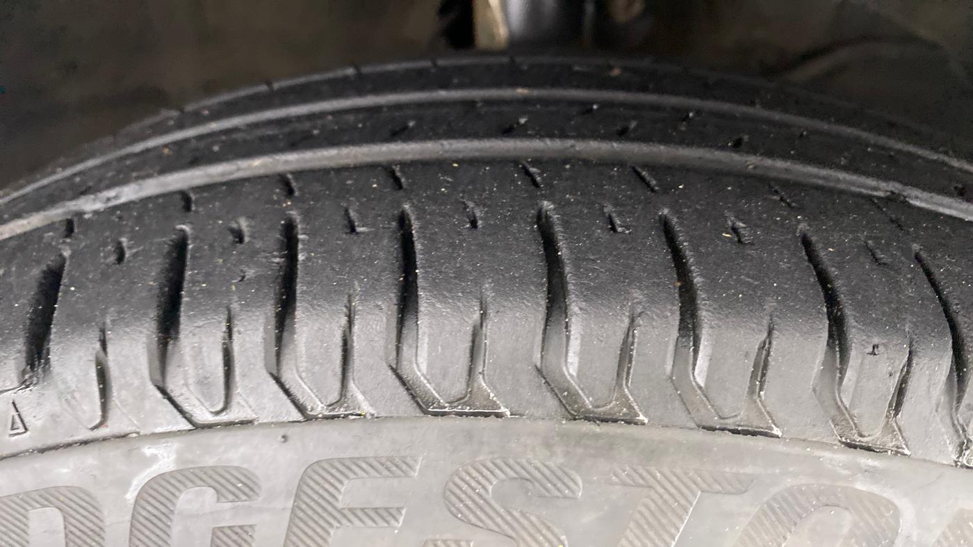 2019 Maruti Swift VXI D, Petrol, Manual, 33,134 km, Right Front Tyre Tread