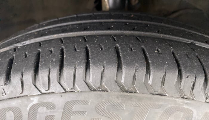 2019 Maruti Swift VXI D, Petrol, Manual, 33,134 km, Right Front Tyre Tread