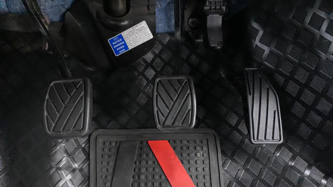 2019 Maruti Swift VXI D, Petrol, Manual, 33,134 km, Pedals