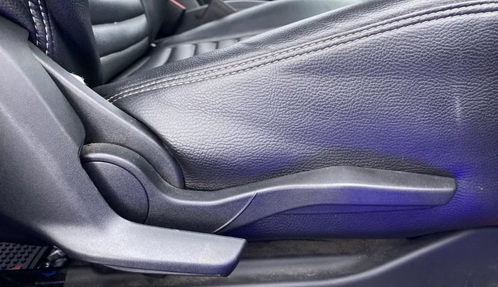 2019 Maruti Swift VXI D, Petrol, Manual, 33,134 km, Driver Side Adjustment Panel