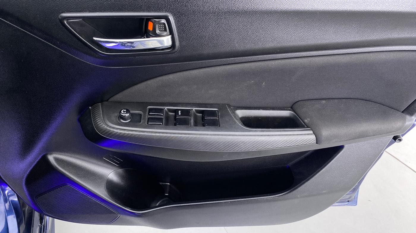 2019 Maruti Swift VXI D, Petrol, Manual, 33,134 km, Driver Side Door Panels Control