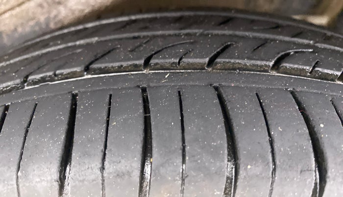 2014 Maruti Wagon R 1.0 VXI, Petrol, Manual, 61,117 km, Left Rear Tyre Tread