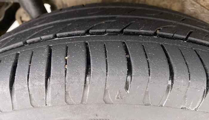2014 Maruti Wagon R 1.0 VXI, Petrol, Manual, 61,117 km, Right Rear Tyre Tread