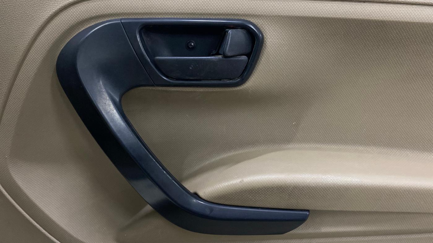 2022 Mahindra BOLERO NEO N 4, Diesel, Manual, 1,05,611 km, Driver Side Door Panels Control