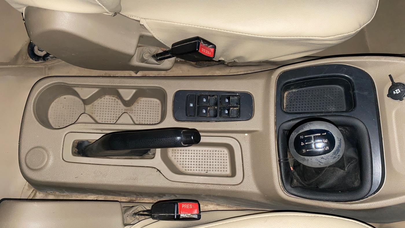 2022 Mahindra BOLERO NEO N 4, Diesel, Manual, 1,05,611 km, Gear Lever