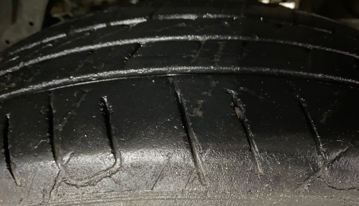 2022 Mahindra BOLERO NEO N 4, Diesel, Manual, 1,03,710 km, Right Front Tyre Tread