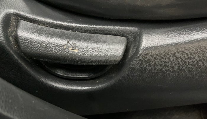 2015 Hyundai Grand i10 SPORTZ 1.2 KAPPA VTVT, CNG, Manual, 1,16,099 km, Driver Side Adjustment Panel