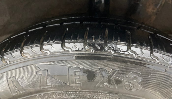 2015 Hyundai Grand i10 SPORTZ 1.2 KAPPA VTVT, CNG, Manual, 1,16,099 km, Left Rear Tyre Tread