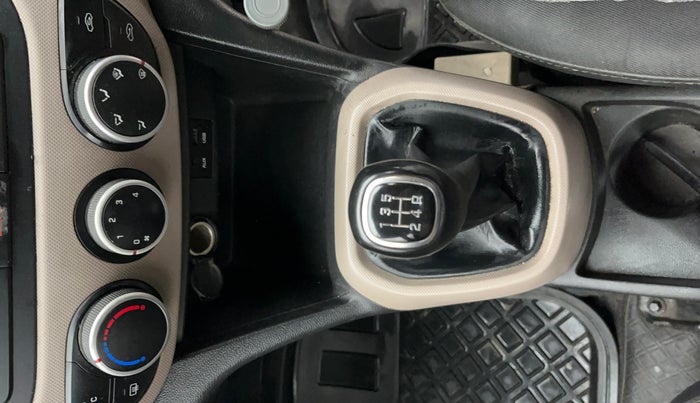 2015 Hyundai Grand i10 SPORTZ 1.2 KAPPA VTVT, CNG, Manual, 1,16,099 km, Gear Lever