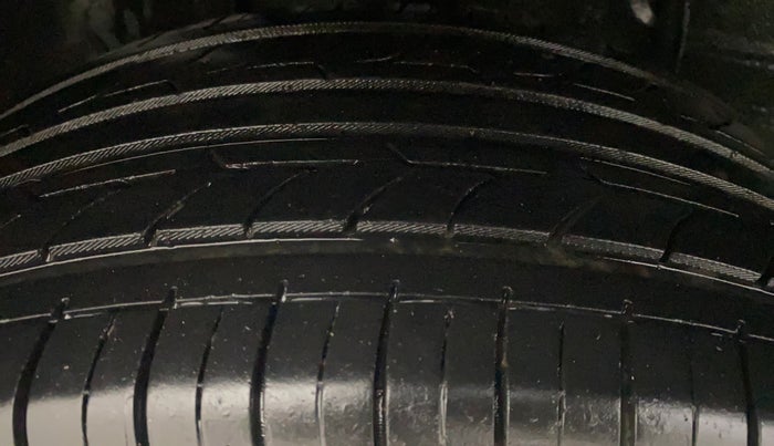 2022 Tata ALTROZ XZ PLUS PETROL DARK EDITION, Petrol, Manual, 80,230 km, Right Rear Tyre Tread