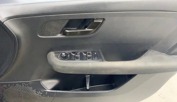 2022 Tata ALTROZ XZ PLUS PETROL DARK EDITION, Petrol, Manual, 80,230 km, Driver Side Door Panels Control