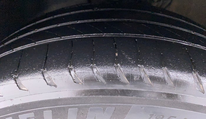 2018 Volkswagen Vento 1.2 TSI HIGHLINE PLUS AT, Petrol, Automatic, 92,699 km, Left Front Tyre Tread