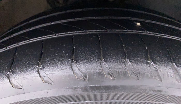 2018 Volkswagen Vento 1.2 TSI HIGHLINE PLUS AT, Petrol, Automatic, 92,699 km, Right Front Tyre Tread