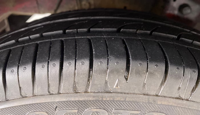2014 Hyundai Eon D LITE PLUS, Petrol, Manual, 43,136 km, Right Rear Tyre Tread