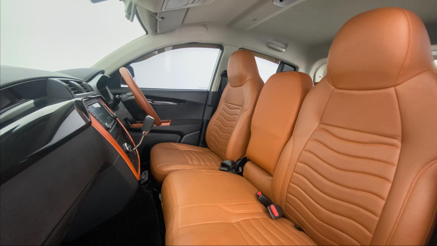 2020 Mahindra KUV 100 NXT K8 6 STR, Petrol, Manual, 18,672 km, Right Side Front Door Cabin