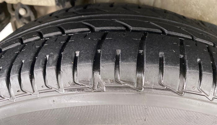 2020 Mahindra KUV 100 NXT K8 6 STR, Petrol, Manual, 18,672 km, Right Rear Tyre Tread
