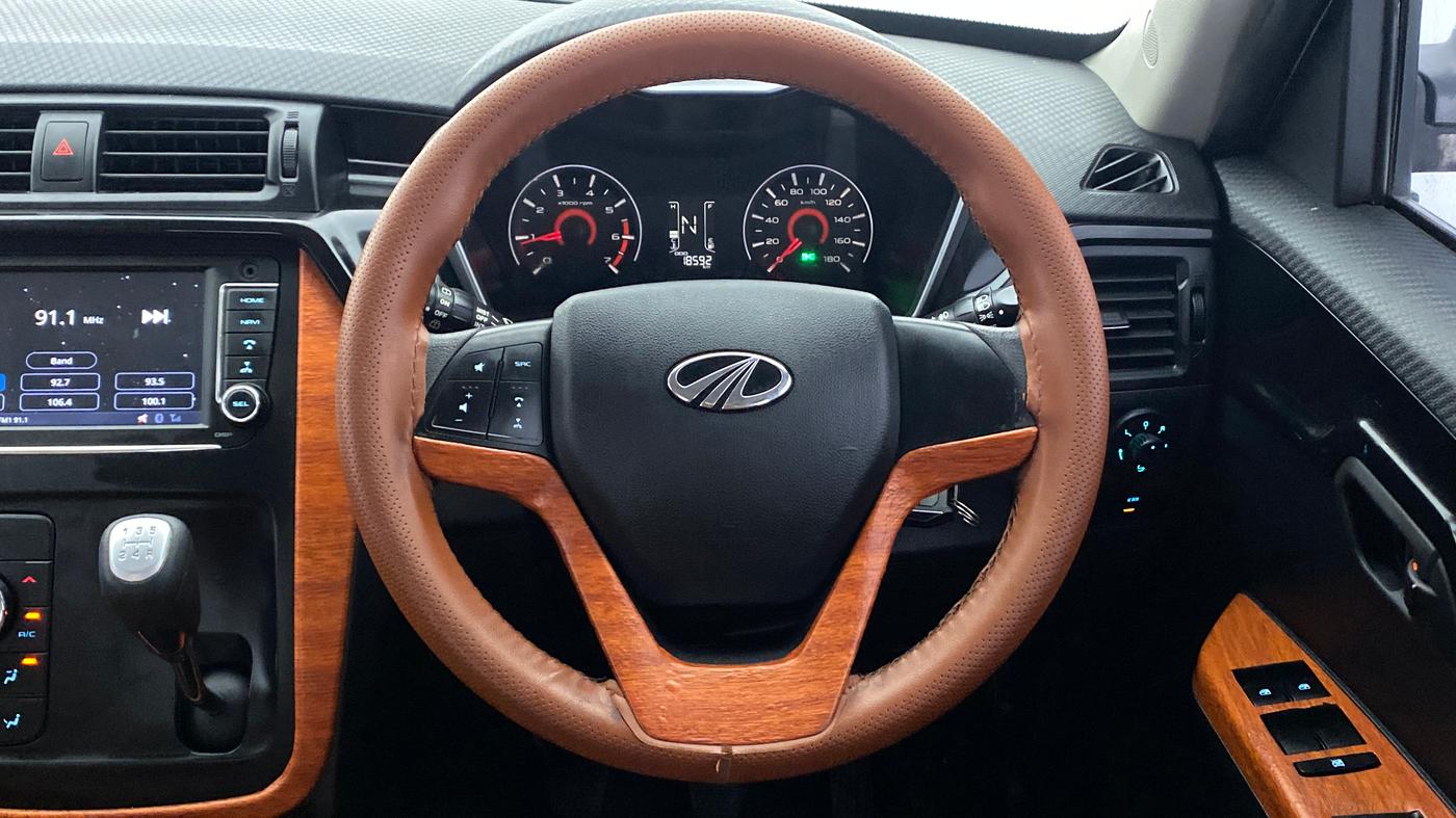 2020 Mahindra KUV 100 NXT K8 6 STR, Petrol, Manual, 18,672 km, Steering Wheel Close Up