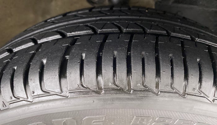 2020 Mahindra KUV 100 NXT K8 6 STR, Petrol, Manual, 18,672 km, Right Front Tyre Tread