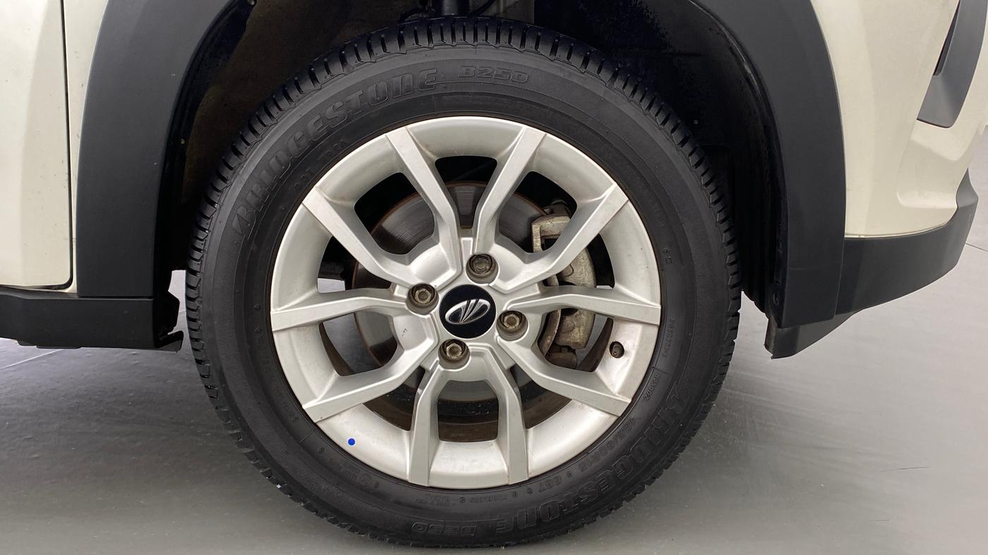 2020 Mahindra KUV 100 NXT K8 6 STR, Petrol, Manual, 18,672 km, Right Front Wheel