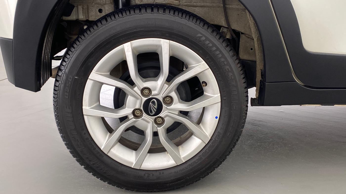2020 Mahindra KUV 100 NXT K8 6 STR, Petrol, Manual, 18,672 km, Right Rear Wheel