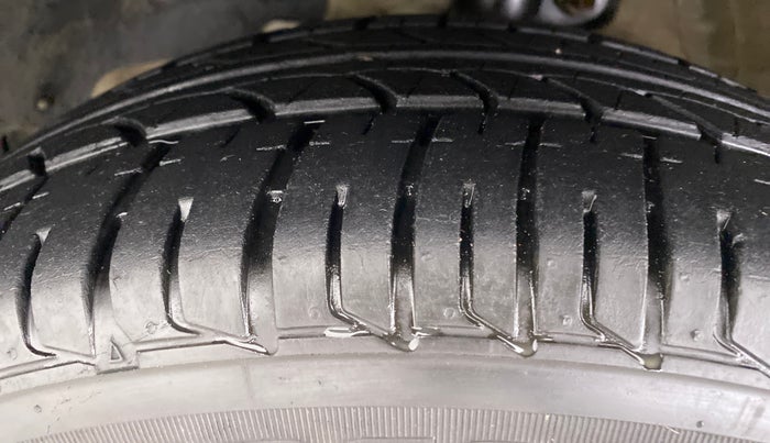 2020 Mahindra KUV 100 NXT K8 6 STR, Petrol, Manual, 18,672 km, Left Front Tyre Tread