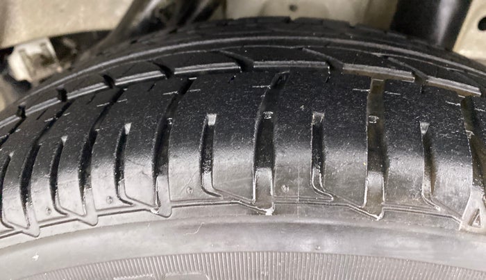 2020 Mahindra KUV 100 NXT K8 6 STR, Petrol, Manual, 18,672 km, Left Rear Tyre Tread
