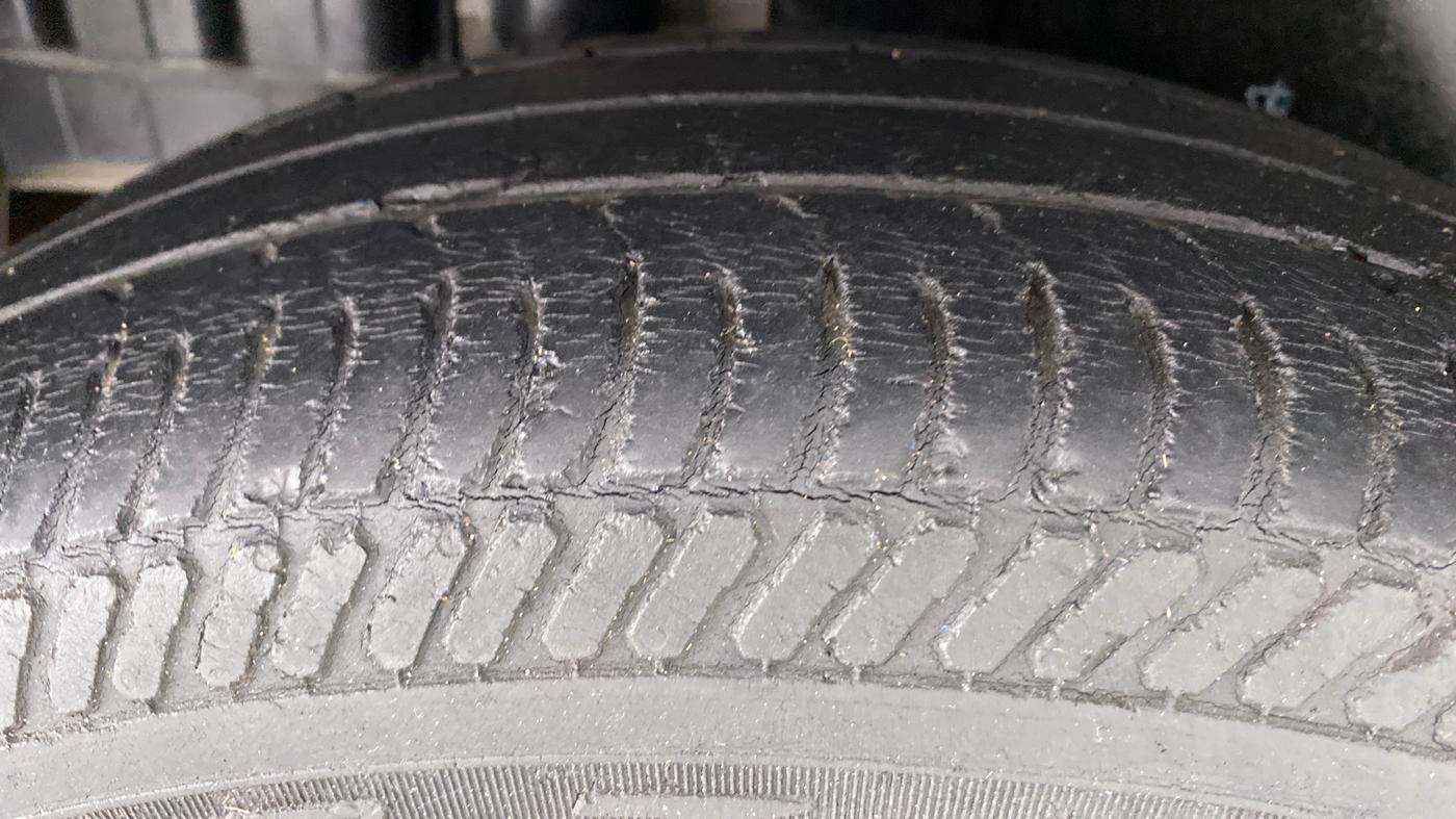 2014 Maruti Swift LXI D, Petrol, Manual, 52,370 km, Right Rear Tyre Tread