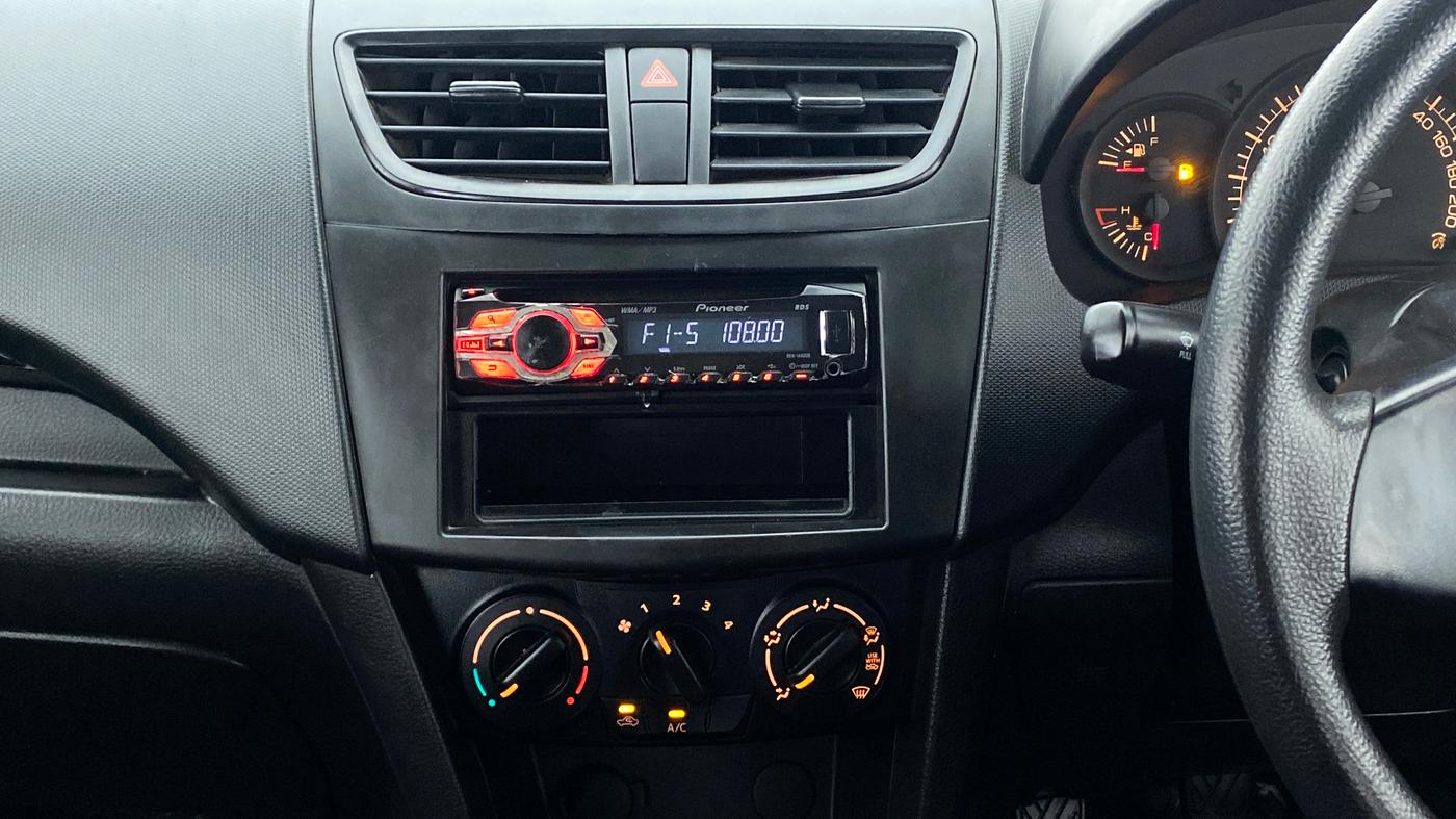 2014 Maruti Swift LXI D, Petrol, Manual, 52,370 km, Air Conditioner