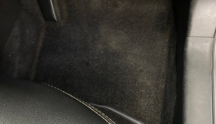 2020 Maruti S Cross DELTA SHVS, Diesel, Manual, 24,519 km, Flooring - Minor discolouration