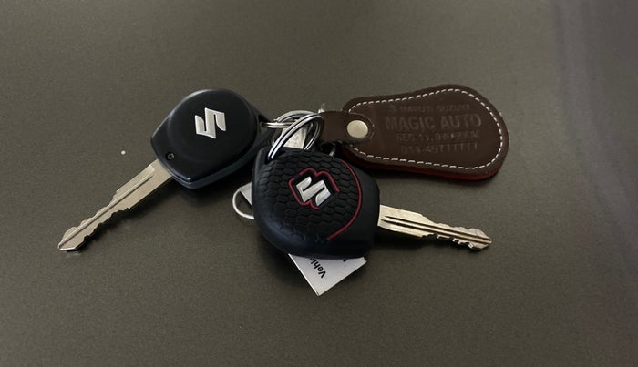 2022 Maruti Swift VXI AMT, Petrol, Automatic, 37,832 km, Key Close Up