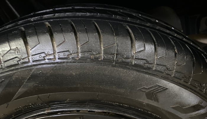 2022 Maruti Swift VXI AMT, Petrol, Automatic, 37,832 km, Right Rear Tyre Tread