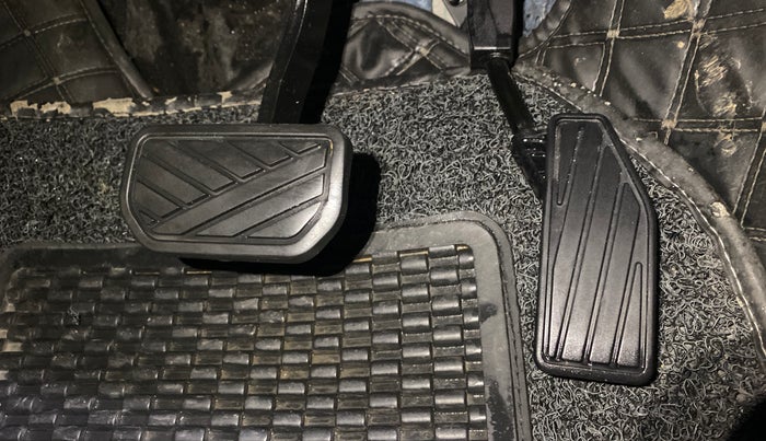 2022 Maruti Swift VXI AMT, Petrol, Automatic, 37,832 km, Pedals