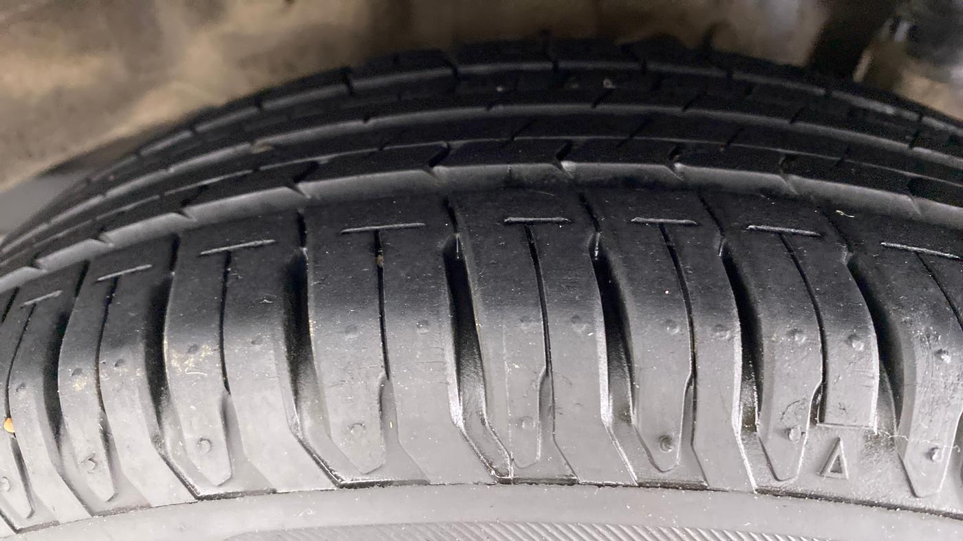 2012 Hyundai Eon MAGNA PLUS, Petrol, Manual, 42,186 km, Left Front Tyre Tread