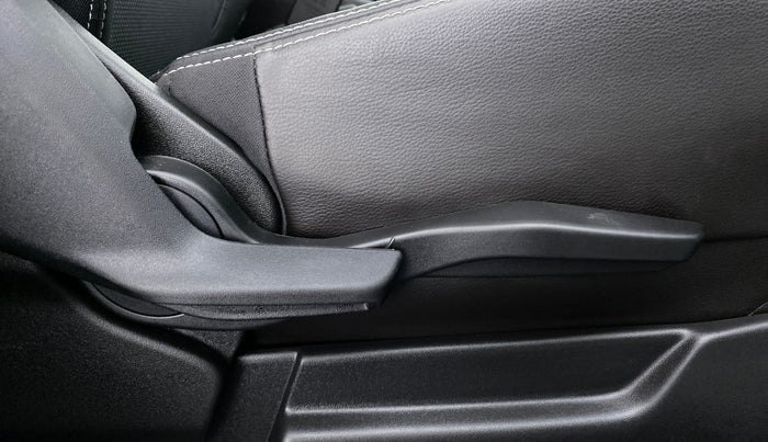 2022 Maruti XL6 ALPHA AT SHVS, Petrol, Automatic, 441 km, Driver Side Adjustment Panel