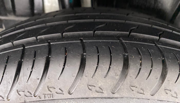 2022 Maruti XL6 ALPHA AT SHVS, Petrol, Automatic, 441 km, Right Rear Tyre Tread