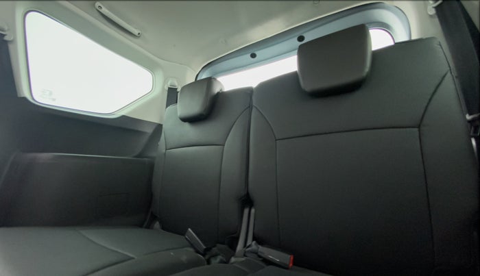 2022 Maruti XL6 ALPHA AT SHVS, Petrol, Automatic, 441 km, Third Seat Row ( optional )