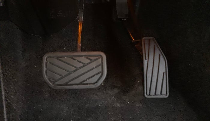 2022 Maruti XL6 ALPHA AT SHVS, Petrol, Automatic, 441 km, Pedals