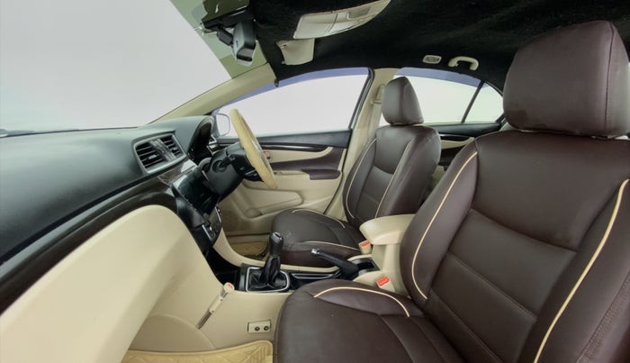 2014 Maruti Ciaz ZXI, Petrol, Manual, 81,456 km, Right Side Front Door Cabin