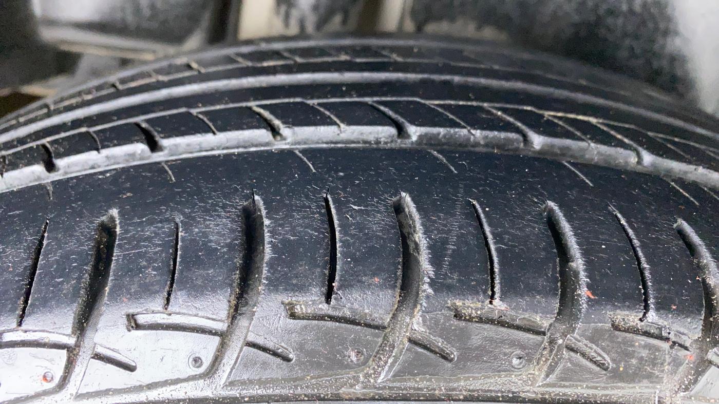 2014 Maruti Ciaz ZXI, Petrol, Manual, 81,456 km, Right Rear Tyre Tread