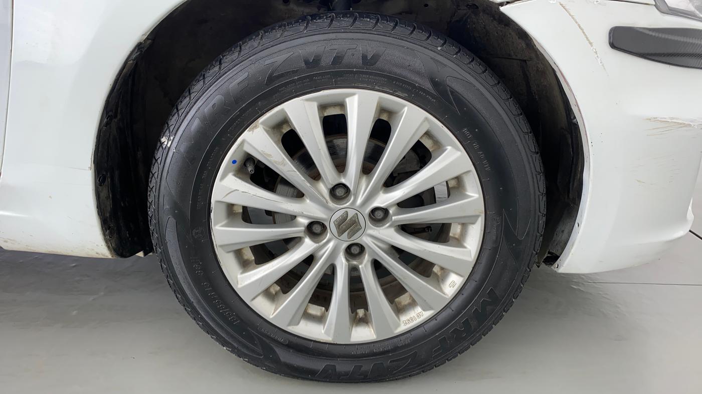2014 Maruti Ciaz ZXI, Petrol, Manual, 81,456 km, Right Front Wheel