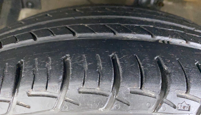 2014 Maruti Ciaz ZXI, Petrol, Manual, 81,456 km, Left Front Tyre Tread