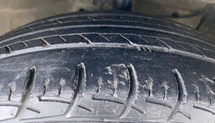 2014 Maruti Ciaz ZXI, Petrol, Manual, 81,456 km, Right Front Tyre Tread