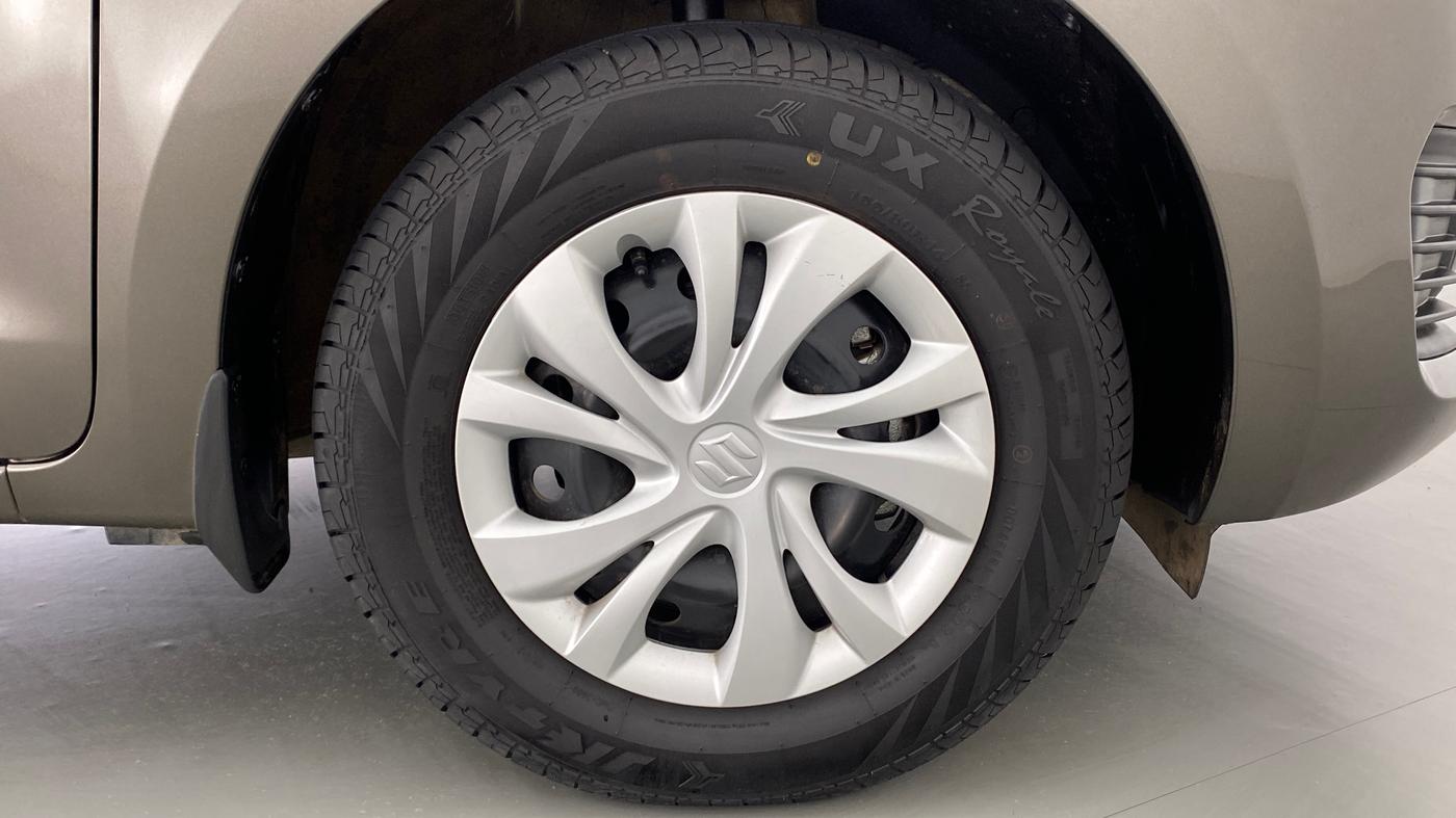 2022 Maruti Swift VXI D, Petrol, Manual, 3,661 km, Right Front Wheel