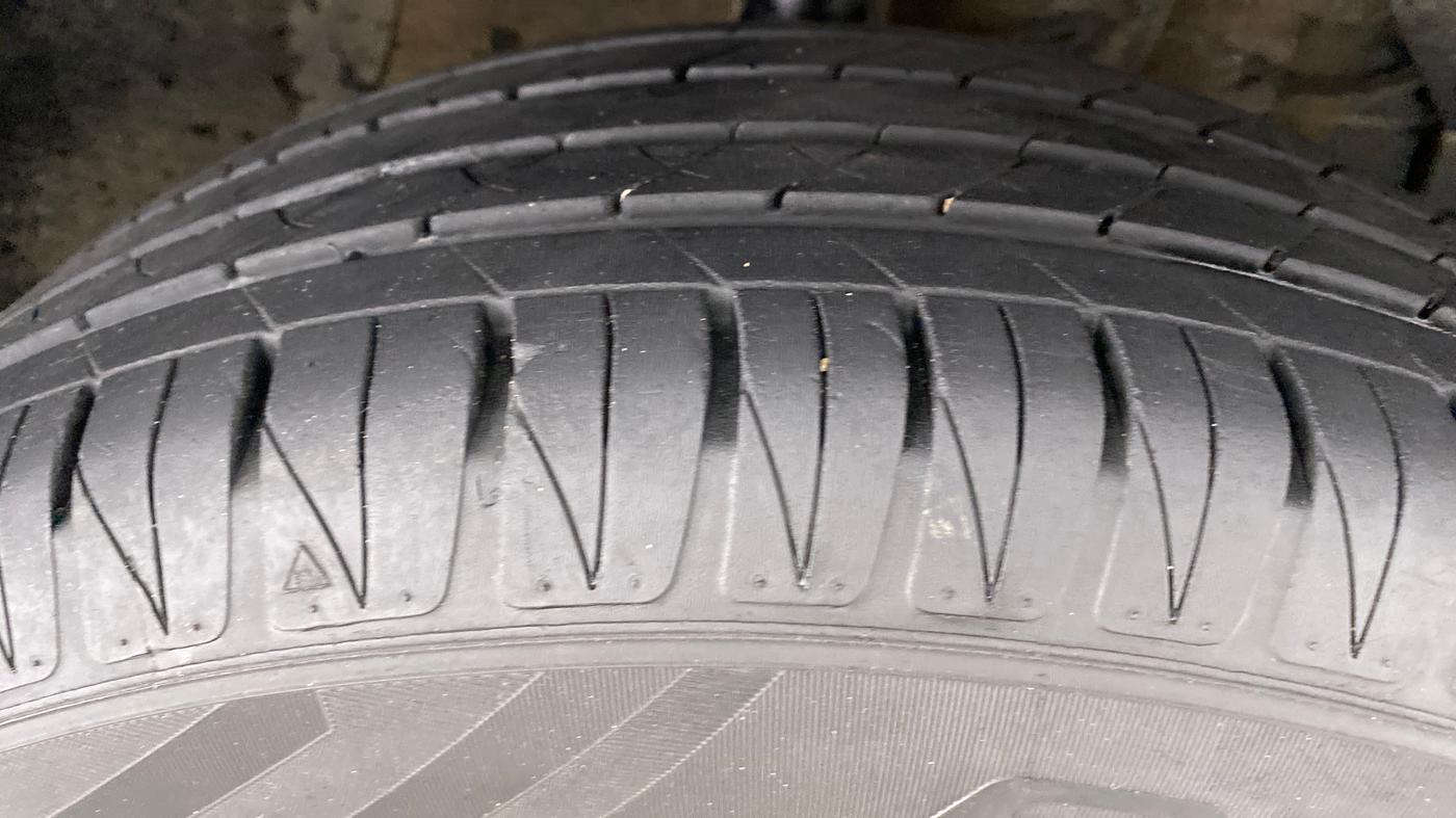 2021 Toyota URBAN CRUISER PREMIUM MT, Petrol, Manual, 22,812 km, Right Front Tyre Tread