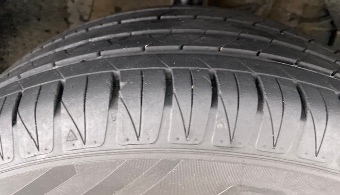 2021 Toyota URBAN CRUISER PREMIUM MT, Petrol, Manual, 22,812 km, Right Front Tyre Tread