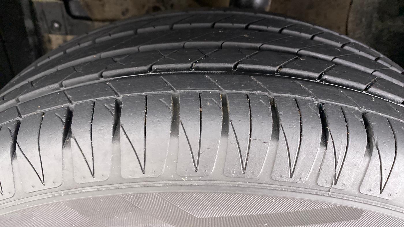 2021 Toyota URBAN CRUISER PREMIUM MT, Petrol, Manual, 22,812 km, Left Front Tyre Tread