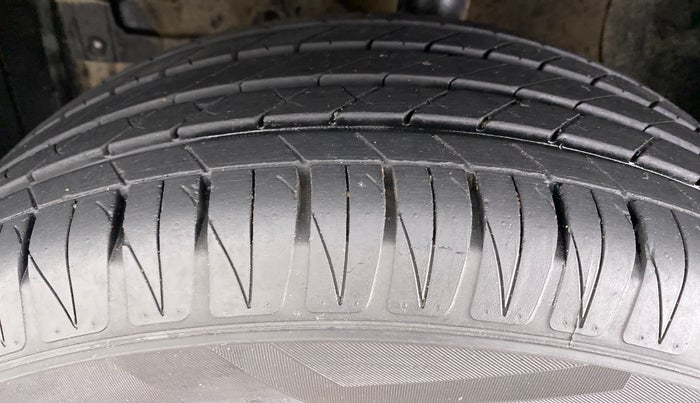 2021 Toyota URBAN CRUISER PREMIUM MT, Petrol, Manual, 22,812 km, Left Front Tyre Tread